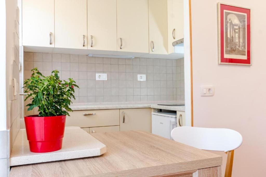 Apartments Yoe Сплит Экстерьер фото