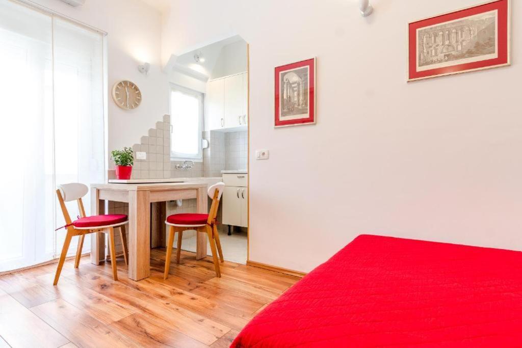 Apartments Yoe Сплит Экстерьер фото