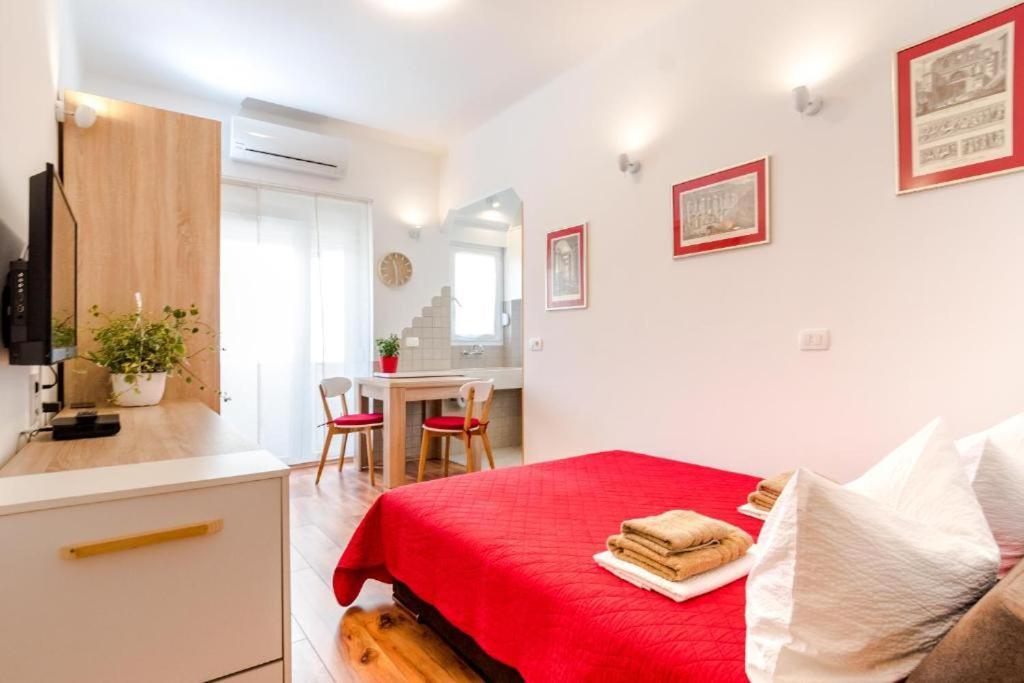 Apartments Yoe Сплит Экстерьер фото